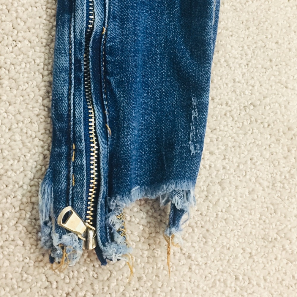 Almost Famous Ripped Jeans - Picture 7 of 7